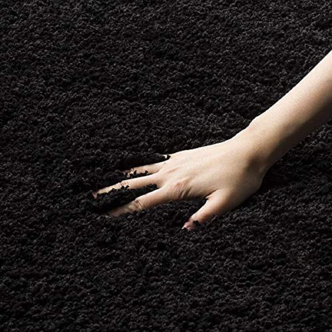 Plain Black Premium Shaggy Rug – Soft Feel with Anti-Skid Rubber Backing
