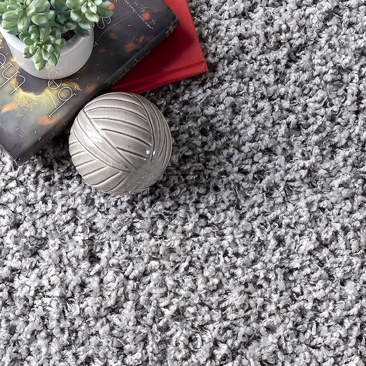 Premium Plain Silver Grey Fluffy Microfiber Rug – Silk Touch & Super Soft – Anti-Skid Rubber Base