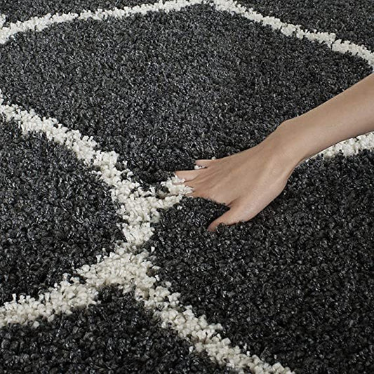 Luxury Hand-Tufted Diamond Shaggy Rug – Grey with Ivory – Soft Feel & Anti-Skid Rubber Backing