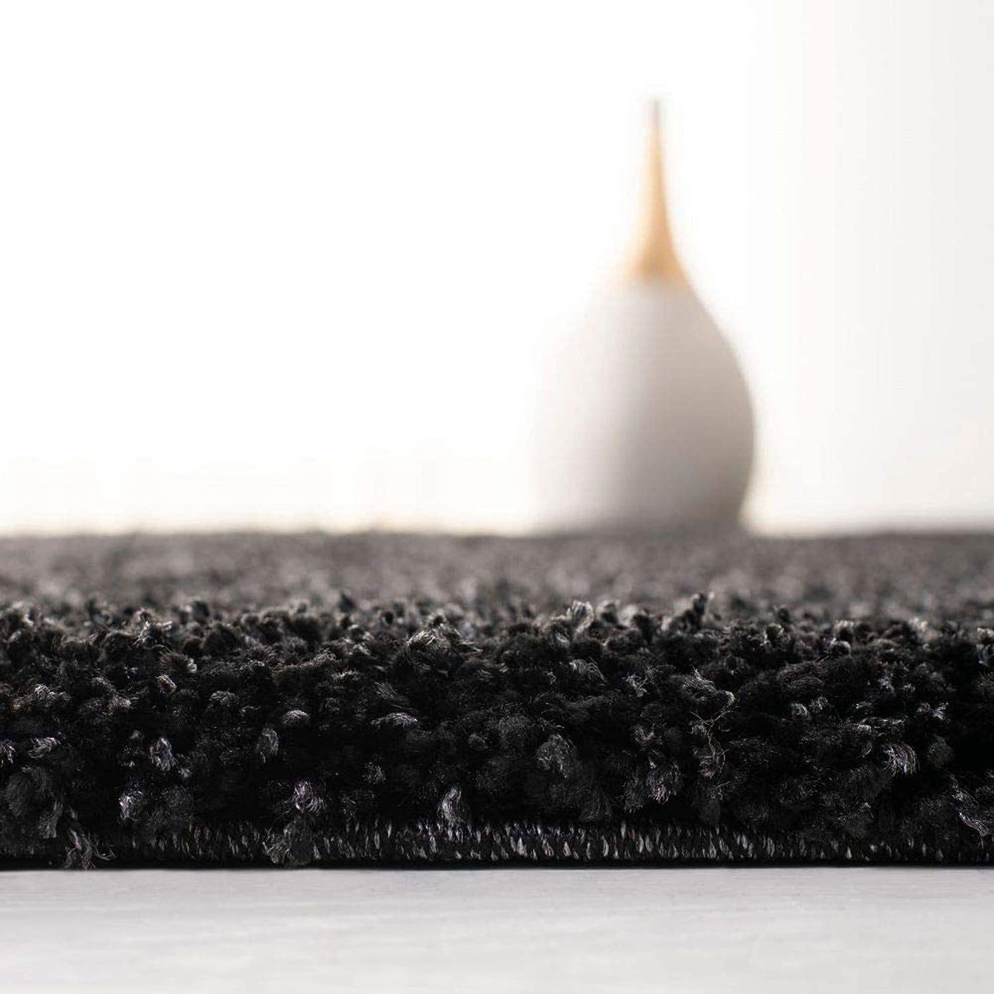 Micro Plain Black Soft Round Carpet – Premium Luxury Carpet – Soft Feel with Anti-Skid Rubber Backing
