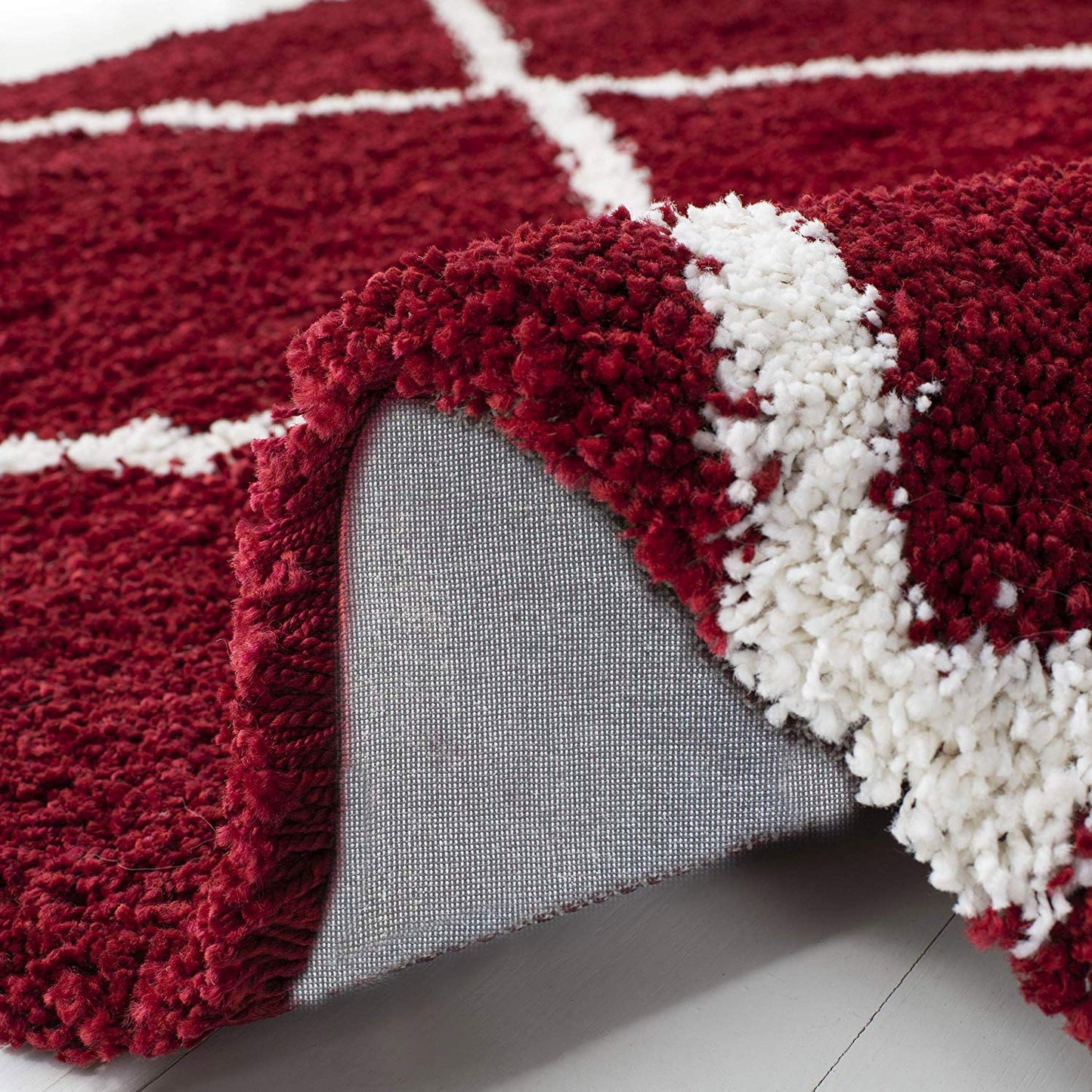 Elegant Red & Ivory Lines Diamond Shaggy Rug – Microfiber Carpet for Bedroom – Soft Touch with Anti-Slip Base