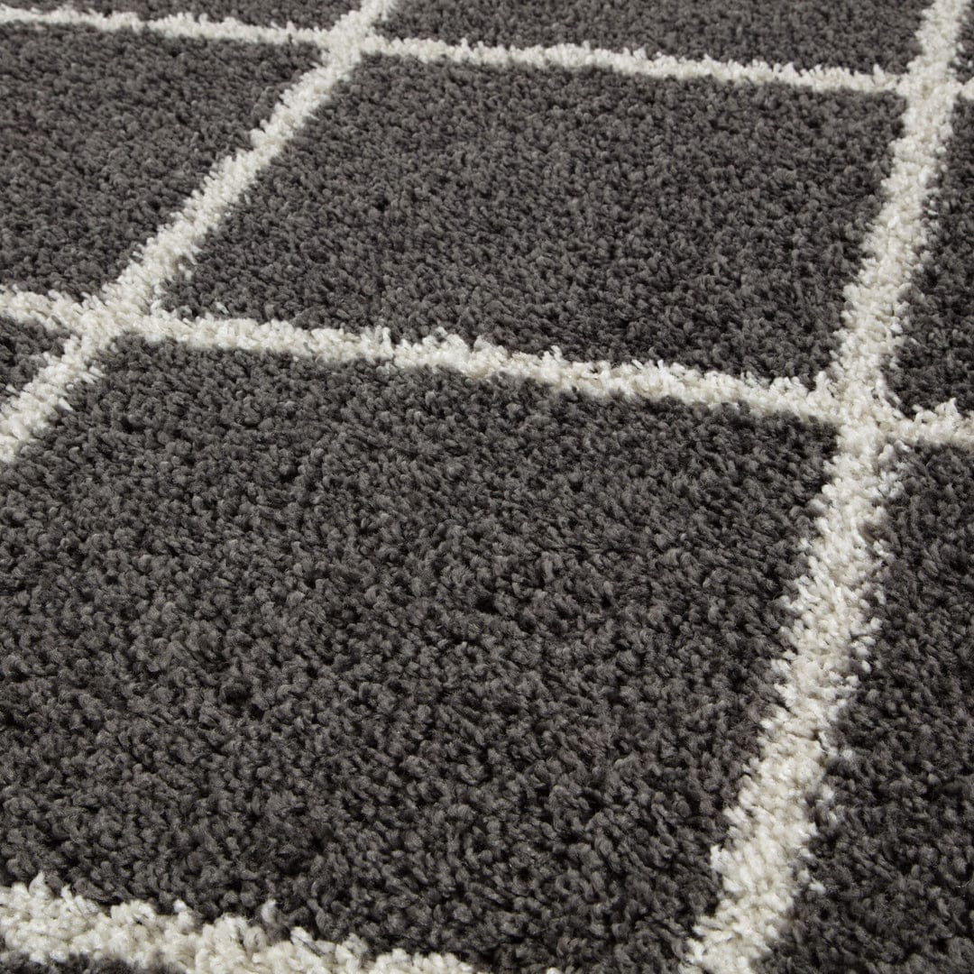 Black with Ivory Diamond Pattern Shaggy Rug – Hand-Tufted Microfiber Carpet – Soft Feel & Anti-Skid Rubber Backing