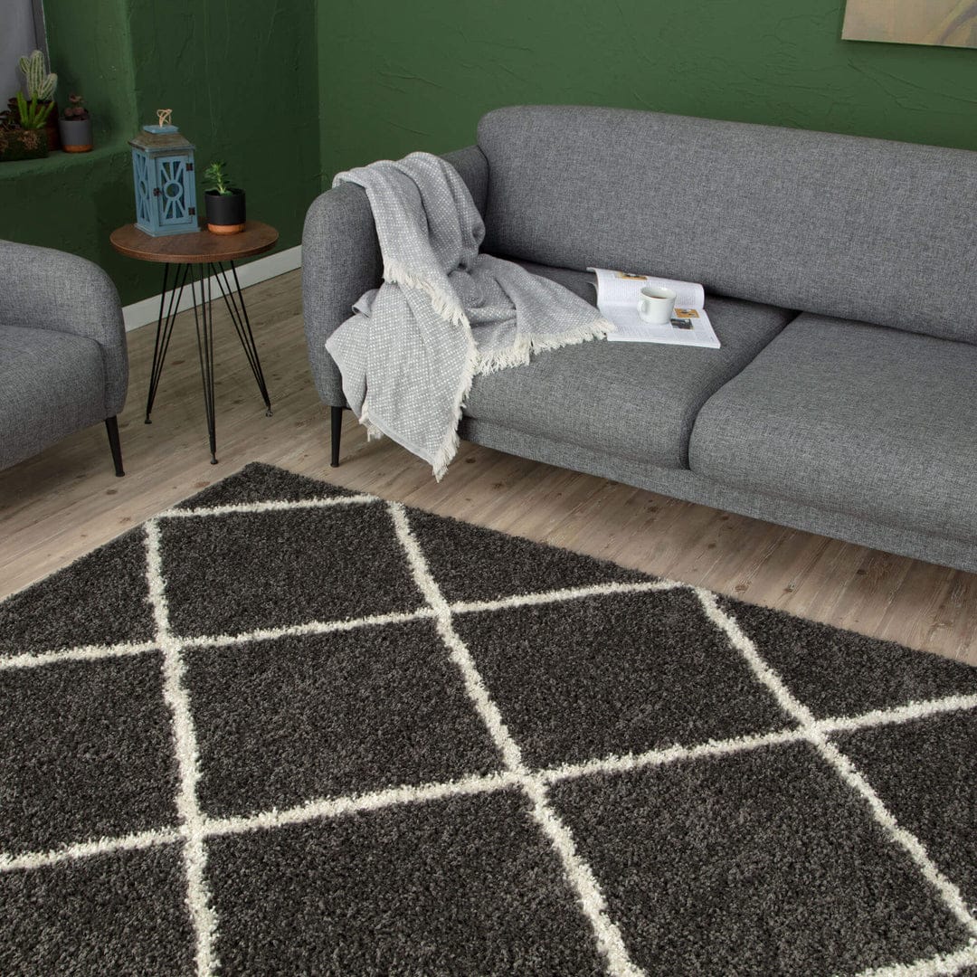 Black with Ivory Diamond Pattern Shaggy Rug – Hand-Tufted Microfiber Carpet – Soft Feel & Anti-Skid Rubber Backing