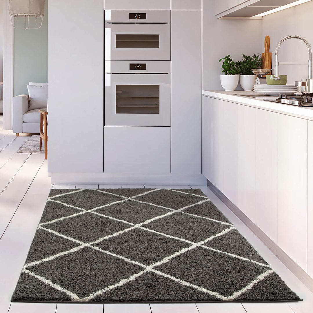 Black with Ivory Diamond Pattern Shaggy Rug – Hand-Tufted Microfiber Carpet – Soft Feel & Anti-Skid Rubber Backing