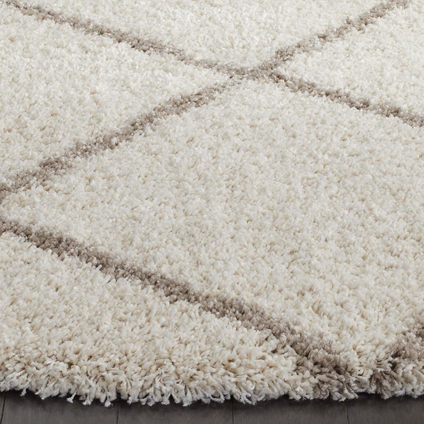 Elegant Ivory & Beige Loom Made Round Shaggy Rug – Fluffy, Soft Feel with Anti-Slip Rubber Base
